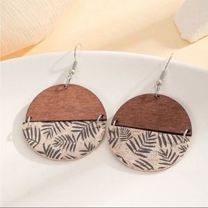 NWT Wood Round Leaf pattern Earrings